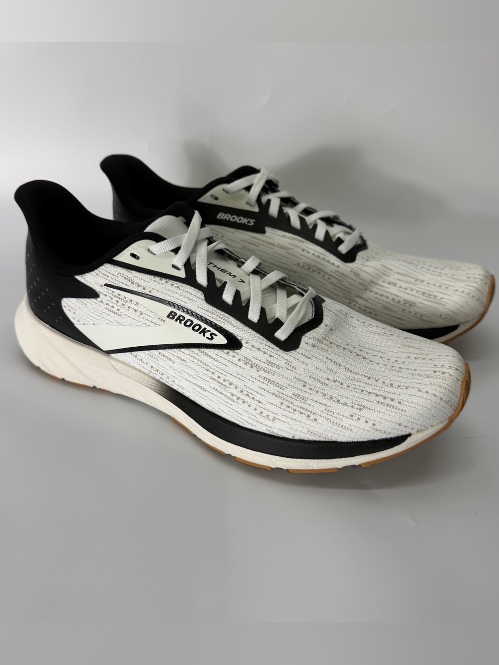Brooks Anthem 7 Men's Size 9.5 White/Black/Tan Running Shoes